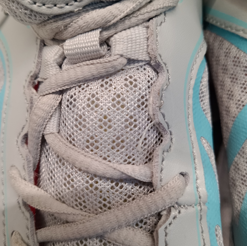 Women's Ryka tennis shoes - SZ 8 - Picture 3 of 5